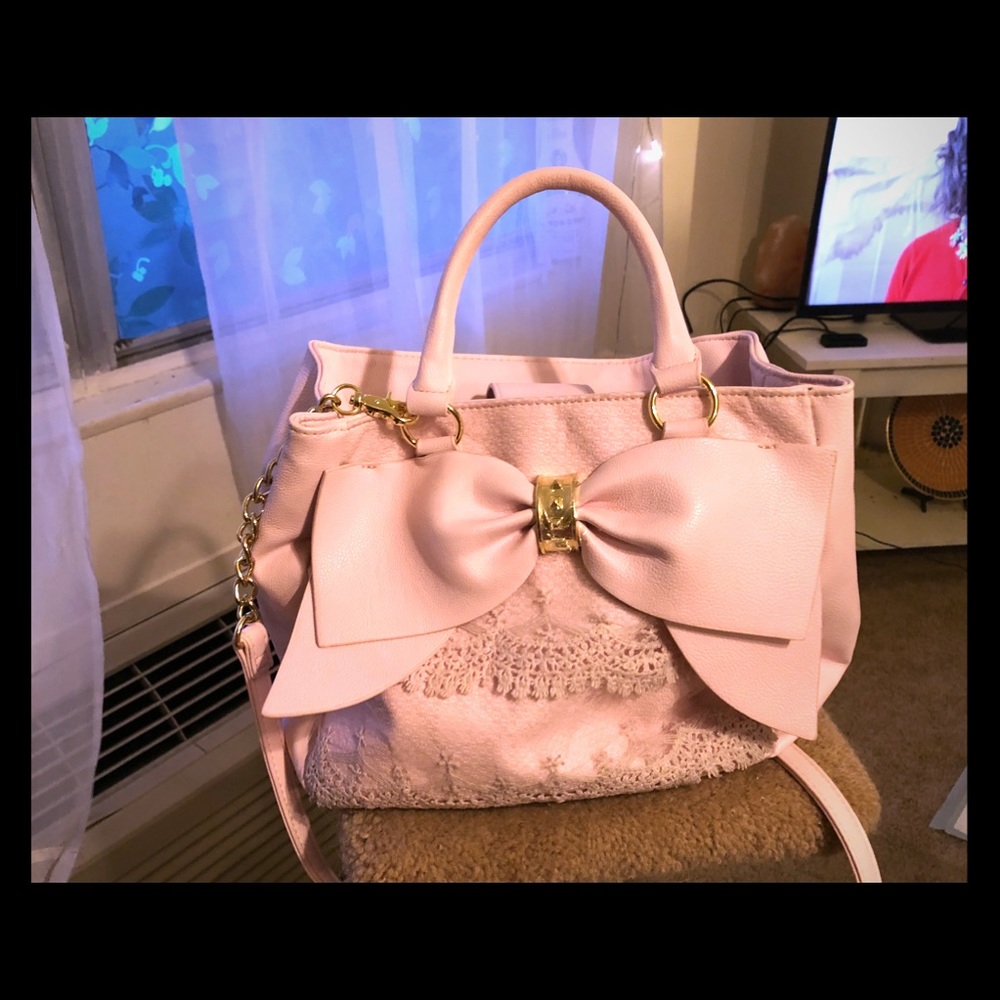 Pretty in pink Betsey Johnson purse